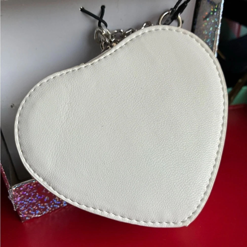 Steve Madden Cream Heart Key Holder